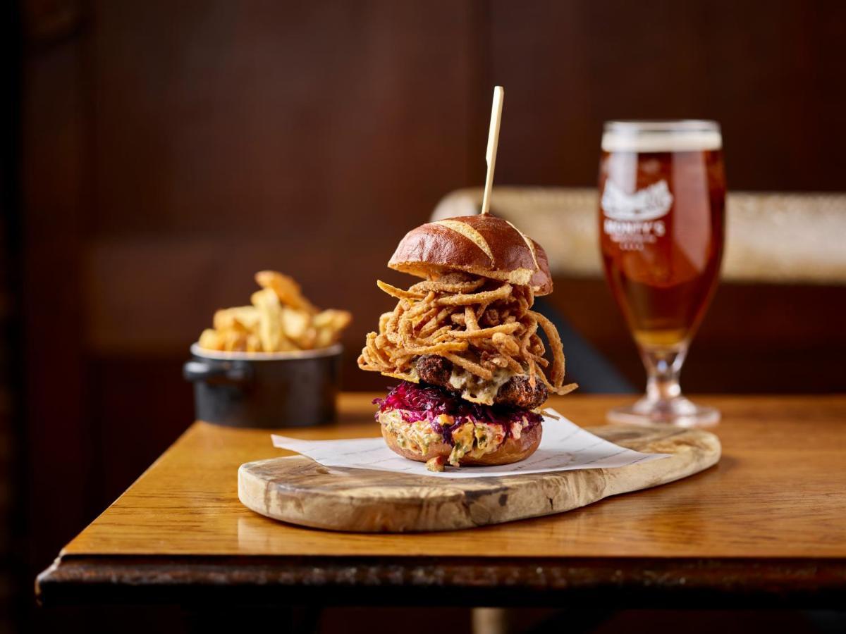 The Montagu Arms 호텔 볼리외 외부 사진